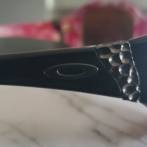 Womens Oakleys (breast cancer)